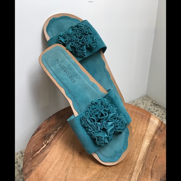 Musse & Cloud Shoes - 🎉HP🎉 MUSSE & CLOUD Aqua / Turquoise Suede Sandal 7.5